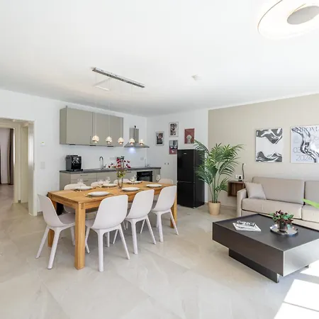 Close To River And - Group Apartamento