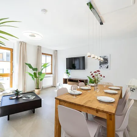 Close To River And - Group Appartement Wurtzbourg